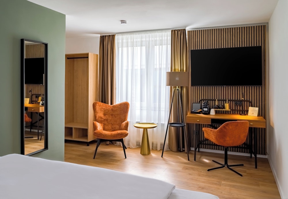 Standard Room, 1 Queen Bed