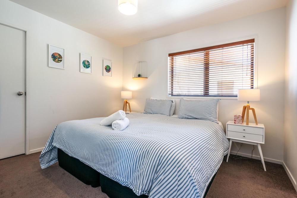 One Bedroom Apartment with Ocean View - Photo 1