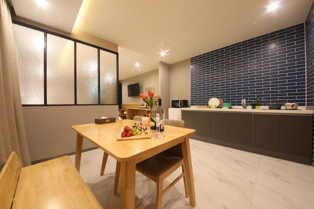 Family Room (1) - Photo 6