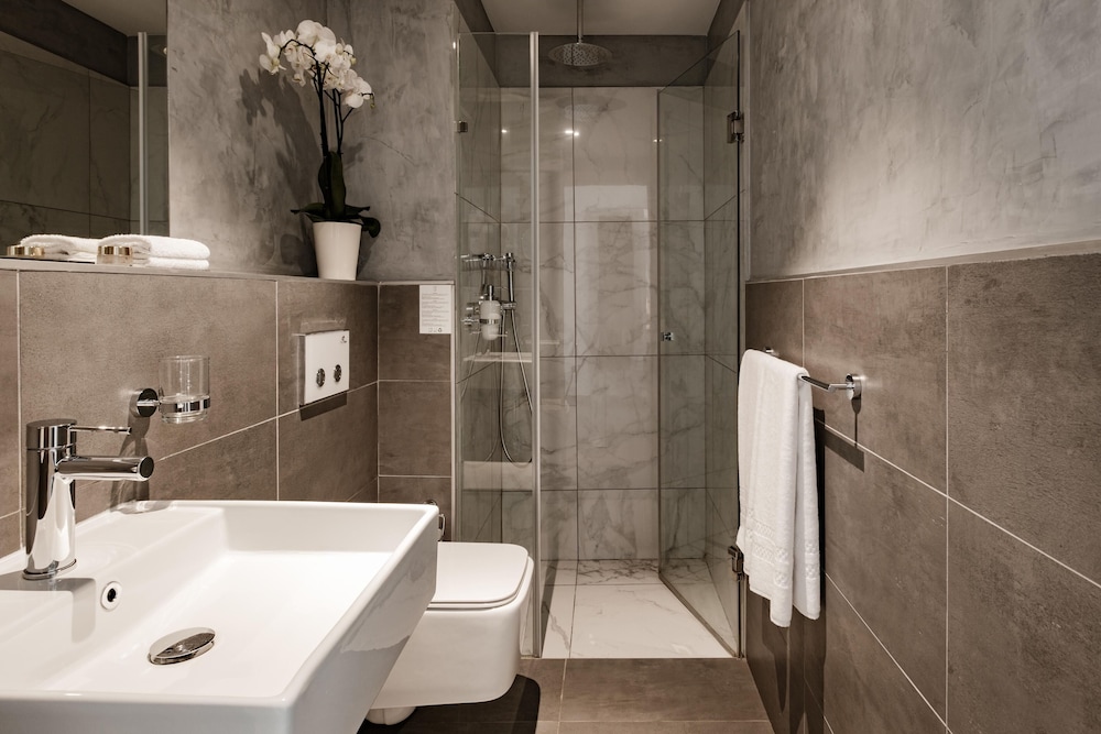 Standard Double or Twin Room - Photo 3