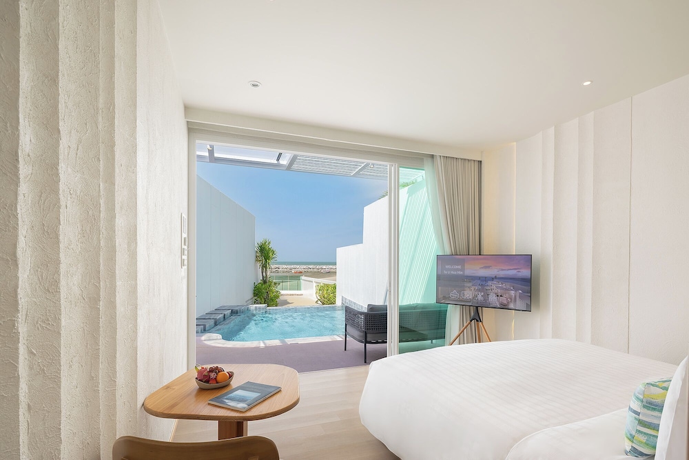 Cozy Beachfront Pool Villa - Photo 2