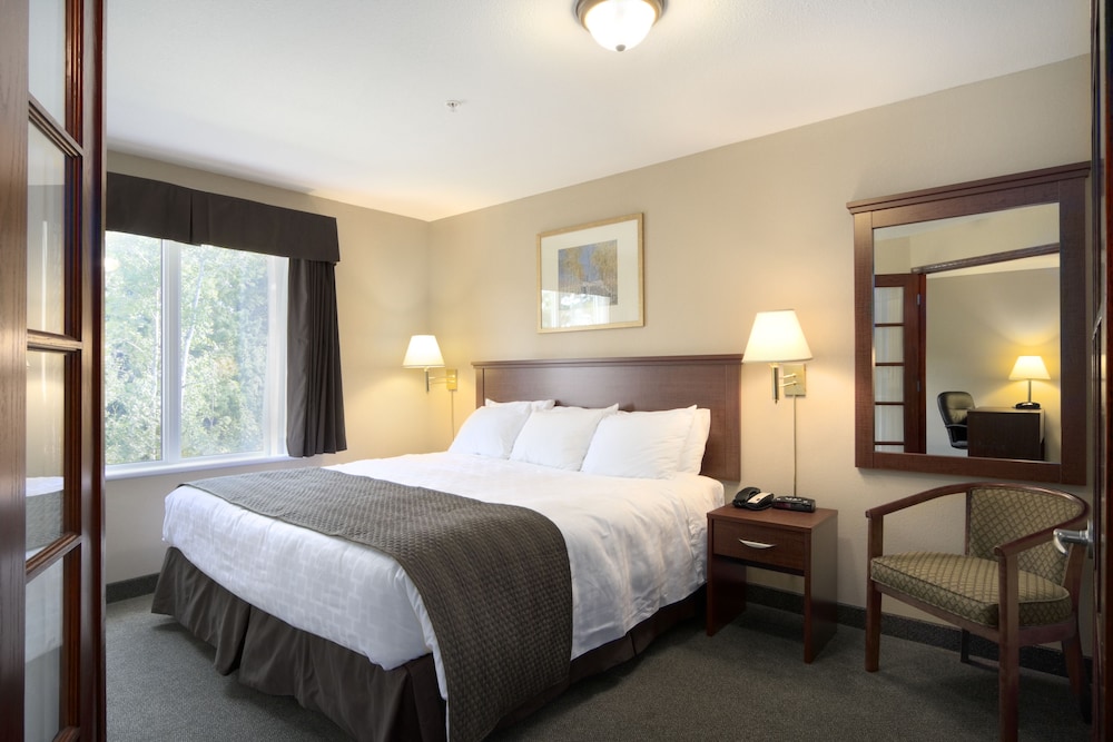 Suite, 1 King Bed, Non Smoking - Photo 2