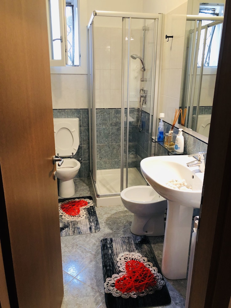 Double Room, Shared Bathroom, City View photo 3