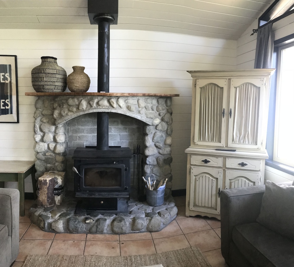 Classic Cabin, 3 Bedrooms, Hot Tub, Beachfront photo 1