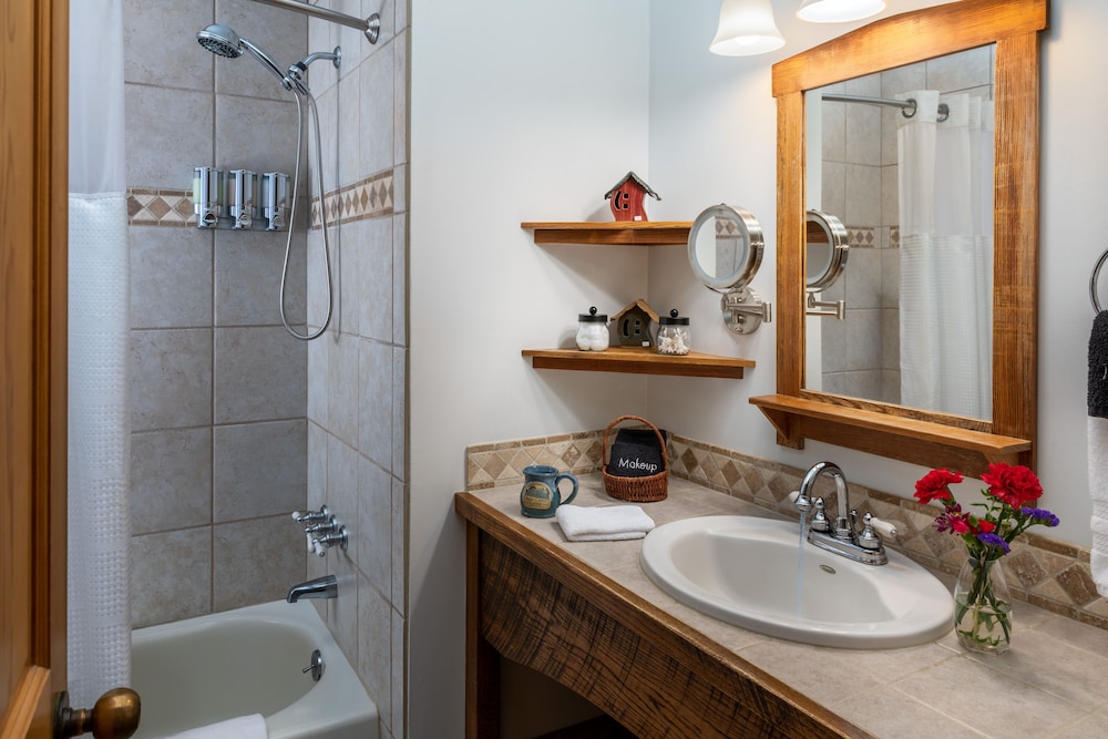 Bike Room, Private Bathroom