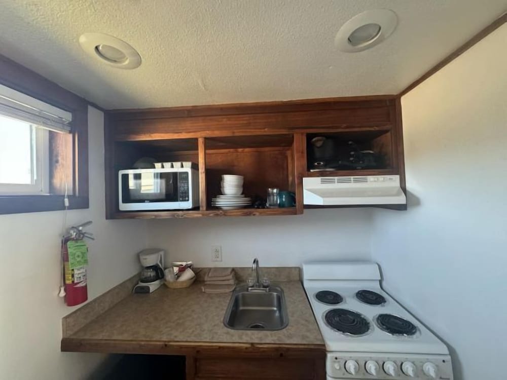 Deluxe Room, 2 Double Beds, Kitchen, Partial Ocean View photo 2