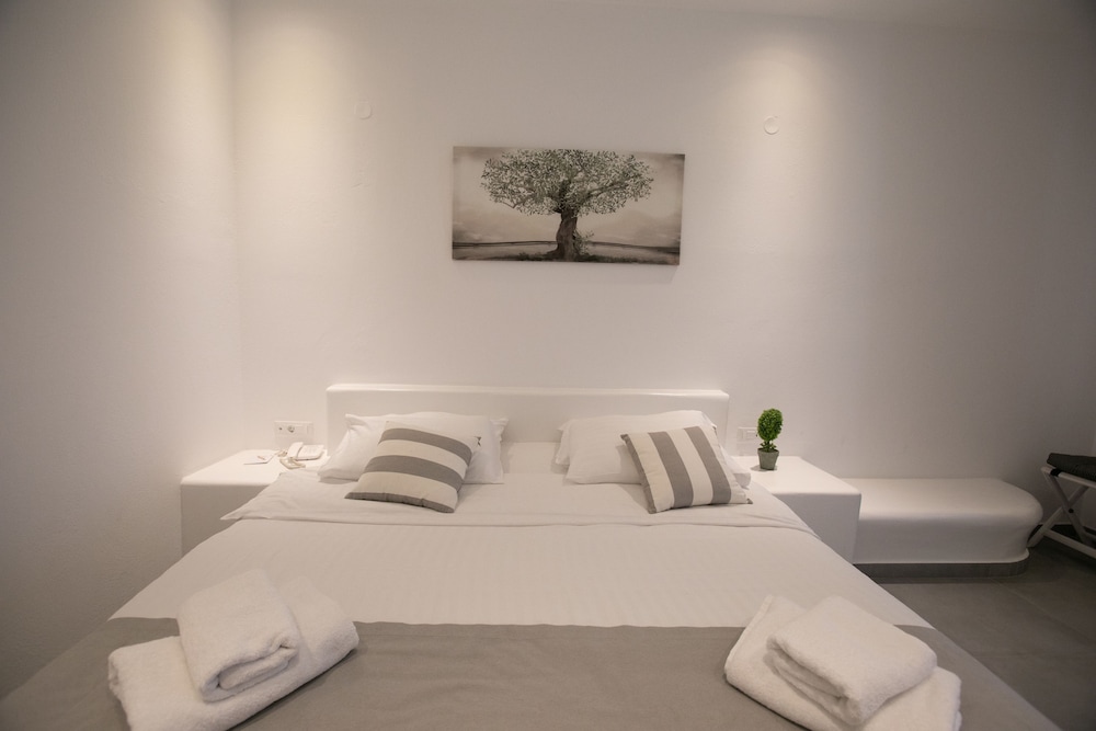 Deluxe Room, 1 Queen Bed, Balcony, Sea View - Photo 13