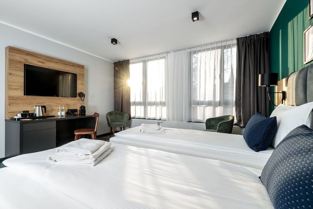 Executive Room, 2 Twin Beds - Photo 11
