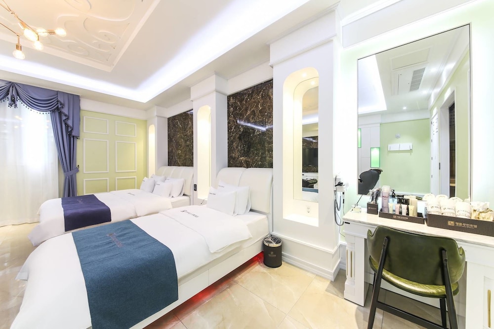 Luxury Twin Room photo 2