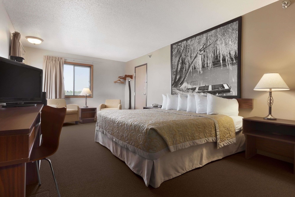 Standard Room, 1 Queen Bed - Photo 1