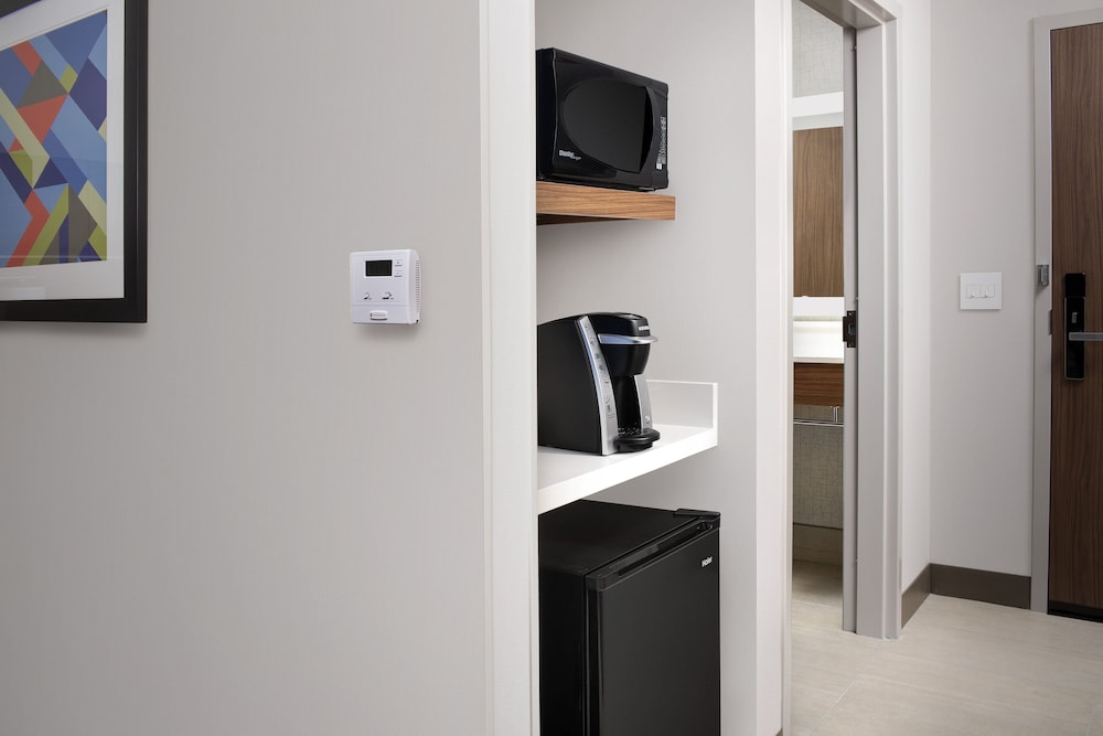 Room, 1 King Bed, Accessible (Communications, Extra Floor Space) photo 3