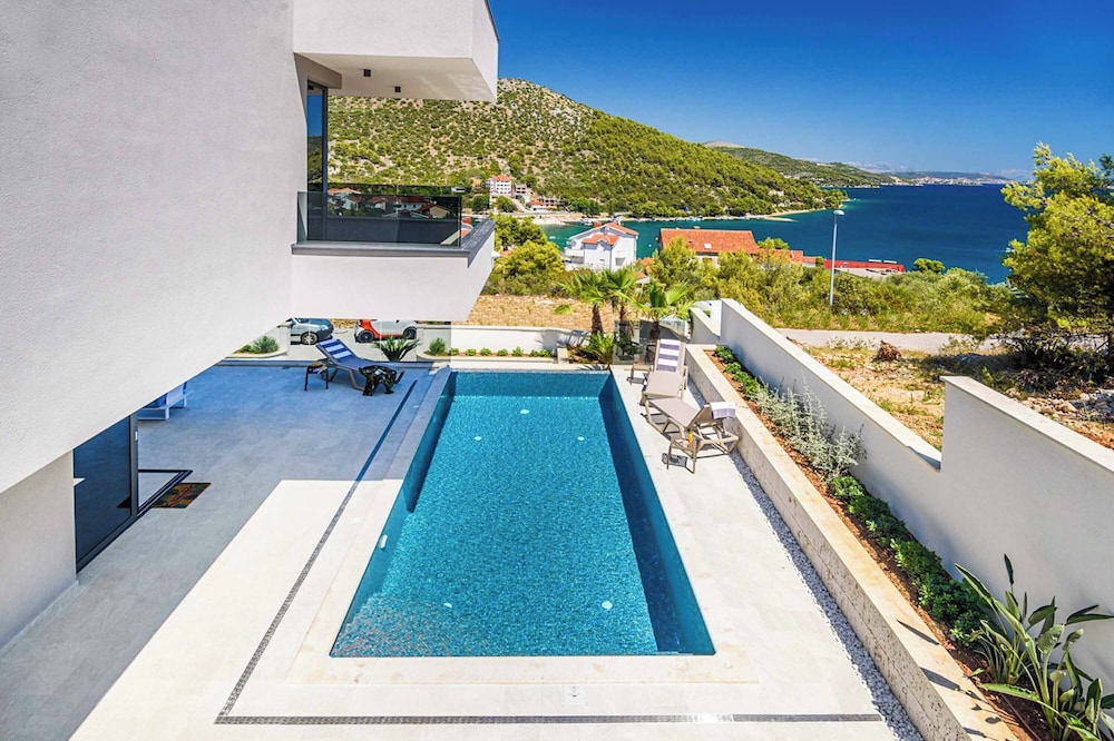 Villa (4 Bedrooms)