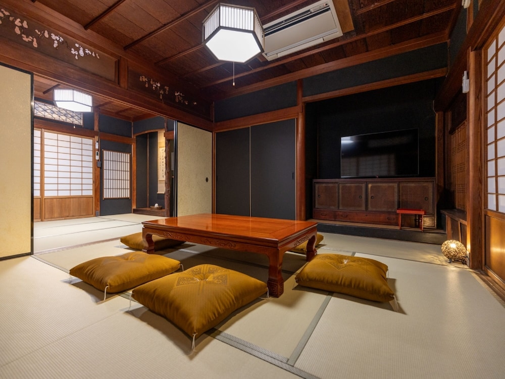Japanese style room Higashi (8+6 Tatami mat) with shared bathroom, Non Smoking