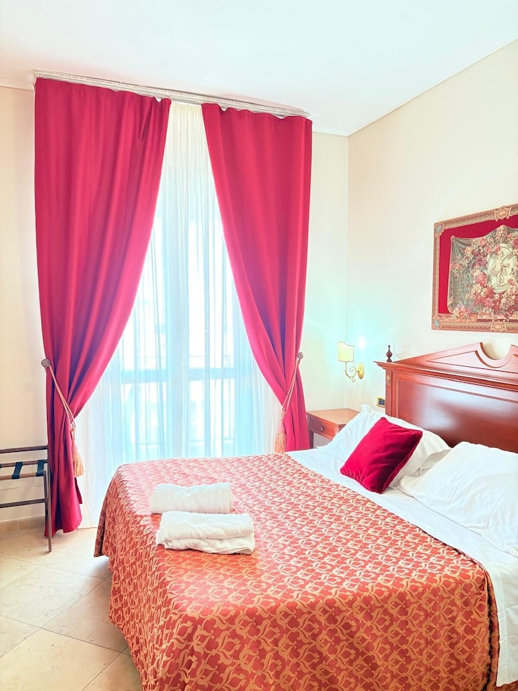 Standard Twin Room - Photo 3