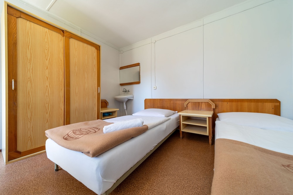 Economy Twin Room (bathroom in another building) photo 1