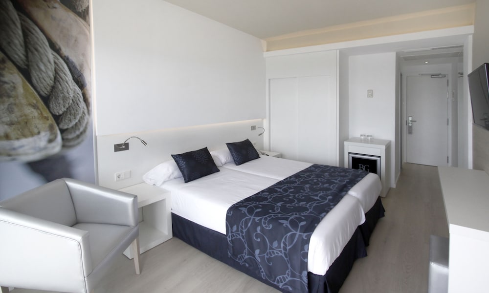 Standard Double or Twin Room, Balcony - Photo 5