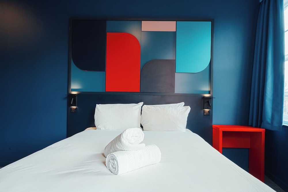 Twin Room - Photo 11