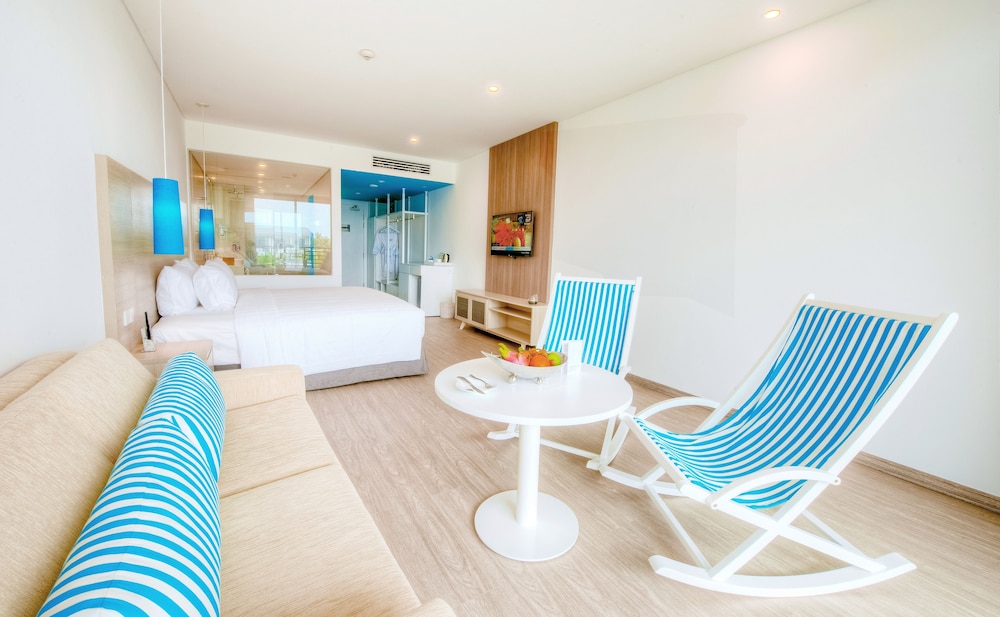 Superior Room (2 adults + 1 child) photo 2