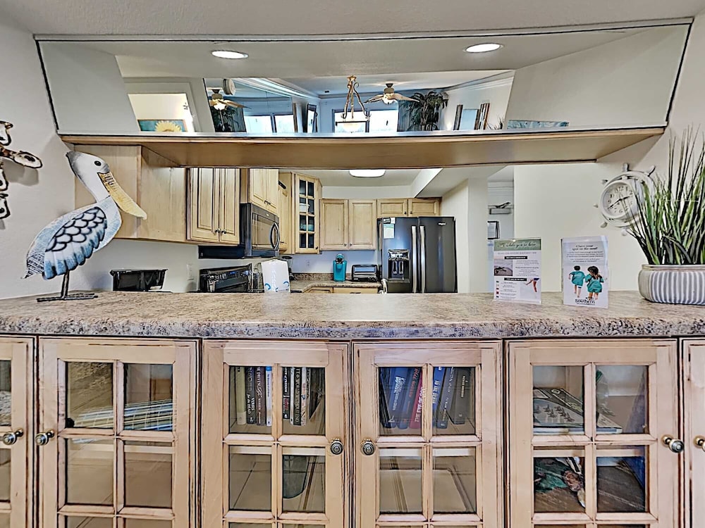 Condo, Multiple Beds, Kitchen, Pool View (#105 East - No Pets) photo 3