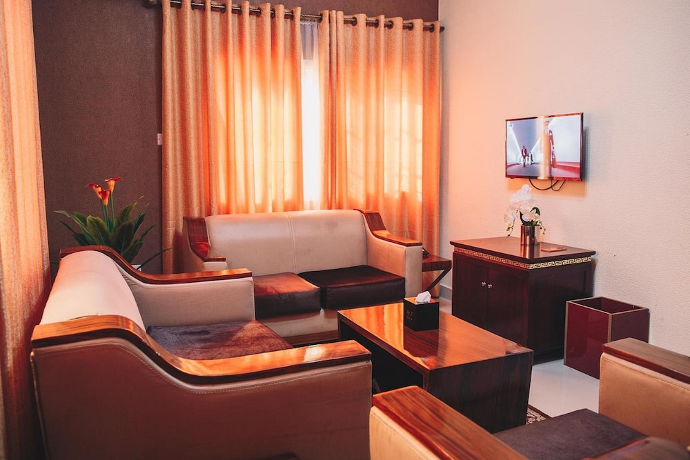 Executive Suite - Photo 7
