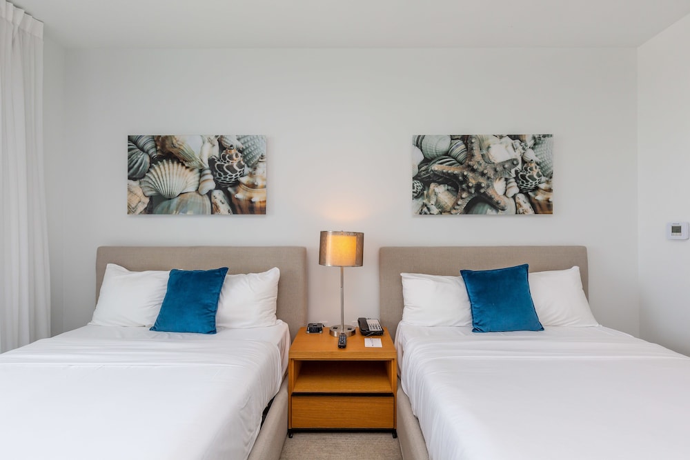 Luxury Studio, 2 Double Beds, Balcony, Bay View photo 1
