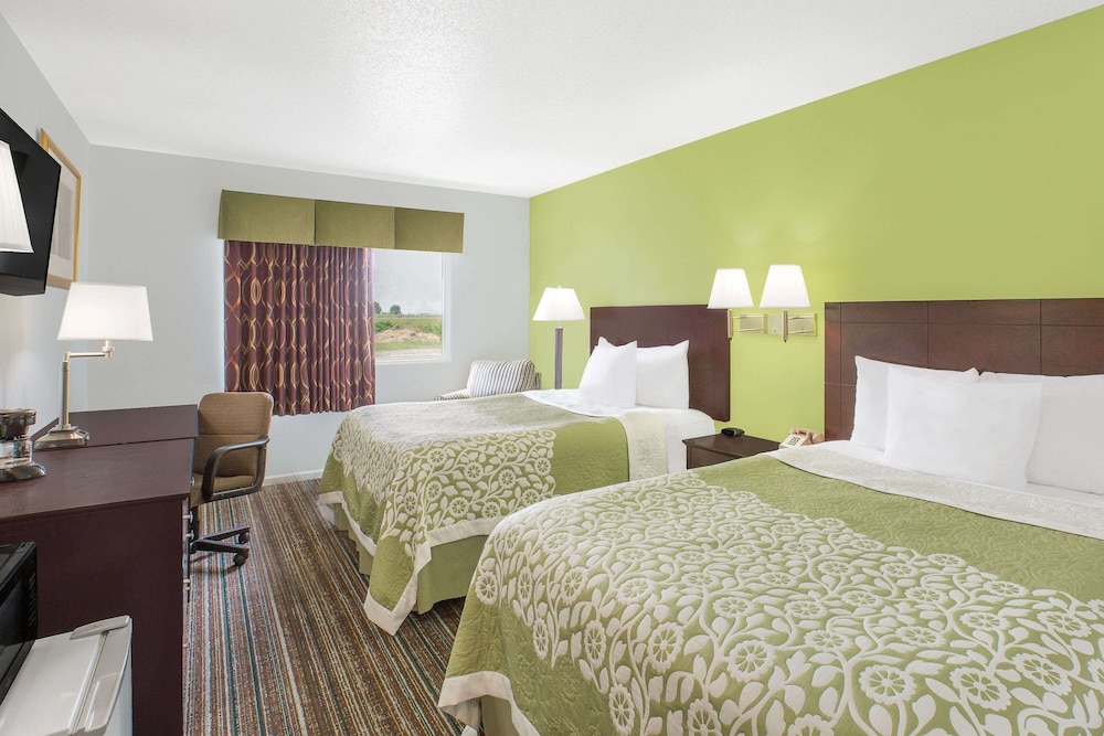 Standard Room, 2 Queen Beds photo 2