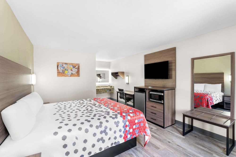 Standard Room, 1 King Bed, Non Smoking - Photo 2