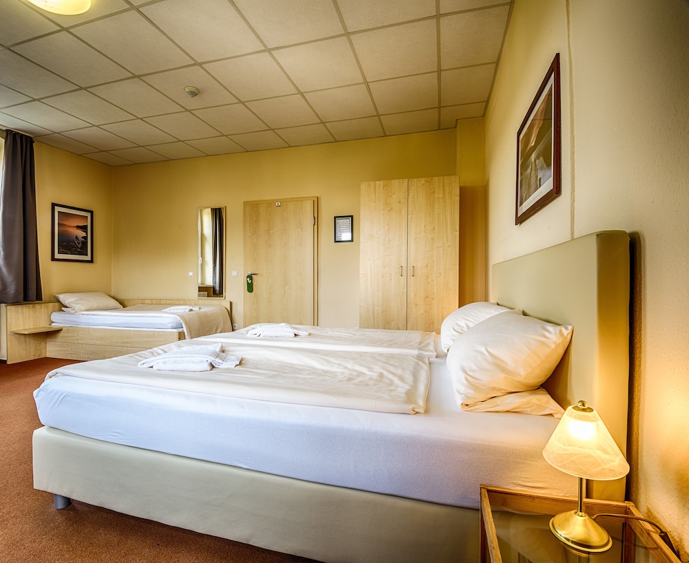 Triple Room, Accessible photo 2