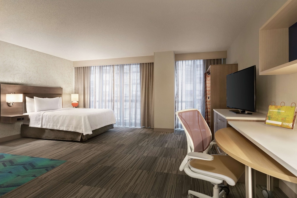 Studio, 1 Queen Bed, Accessible (Roll-In Shower)