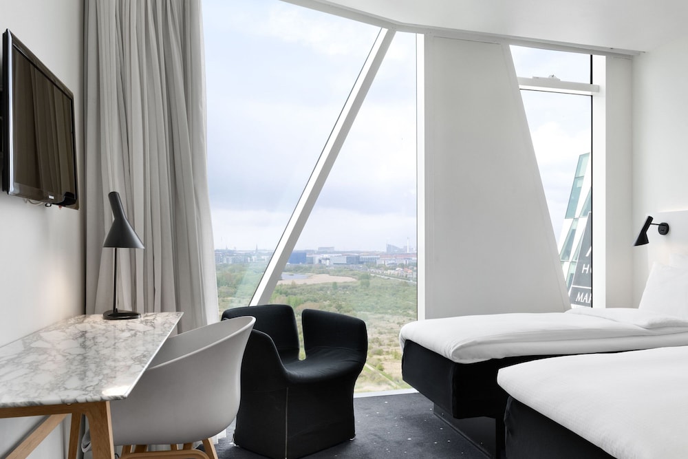 Room, 2 Twin Beds, City View