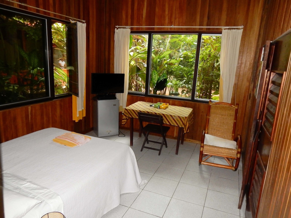Small Room With 1 Double Bed