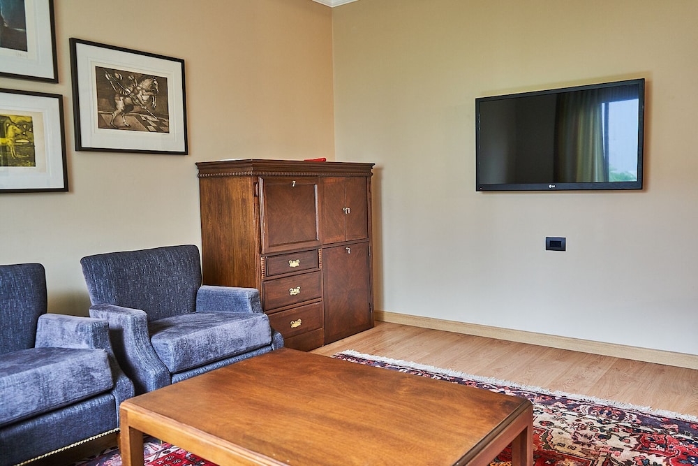 Suite, 1 Bedroom - Photo 6