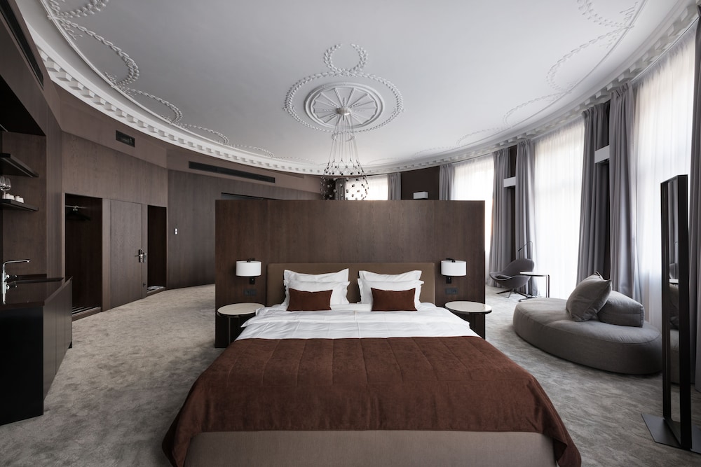 Premier Suite, 1 King Bed, Park View photo 2