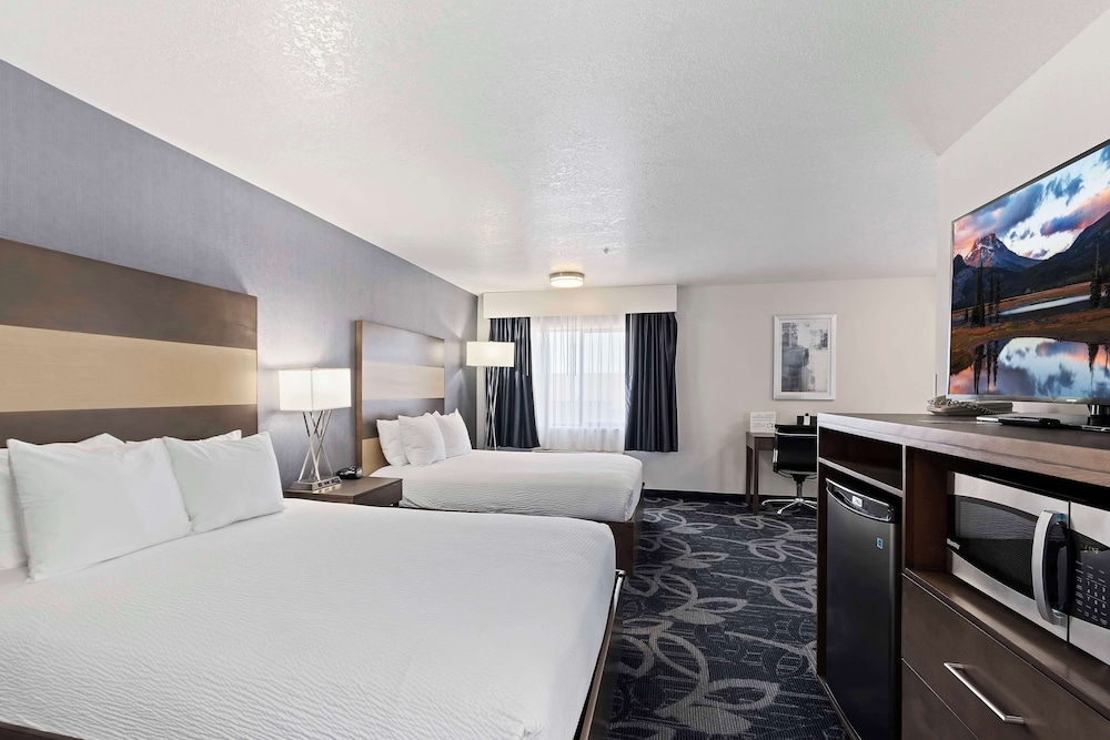 Standard Room, Multiple Beds, Non Smoking, Refrigerator & Microwave photo 2