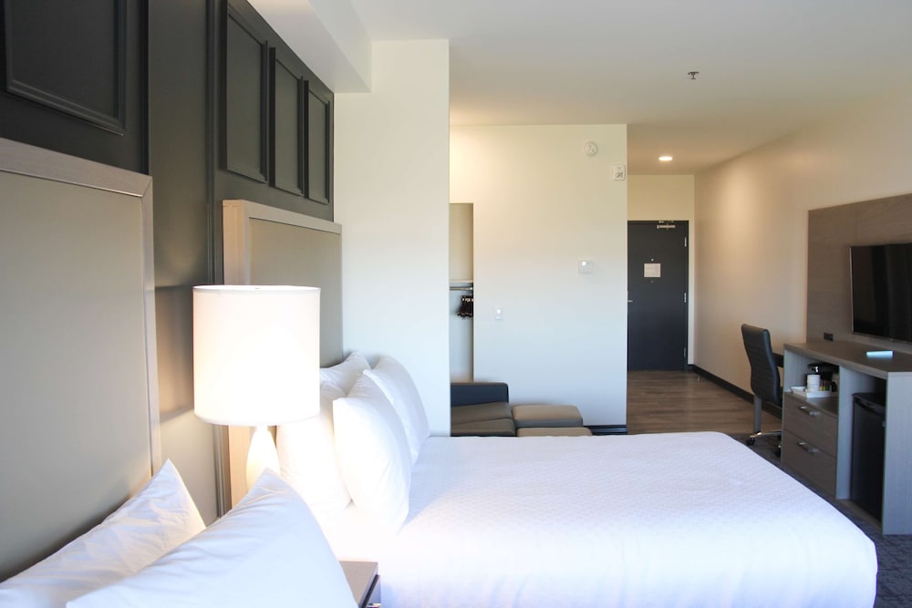 Suite, 2 Queen Beds, Accessible, Refrigerator & Microwave (with Sofabed) - Photo 2