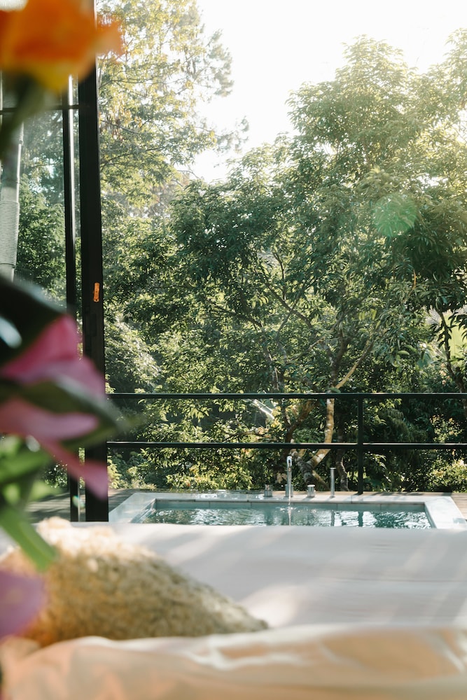 Garden Villa, Bathtub