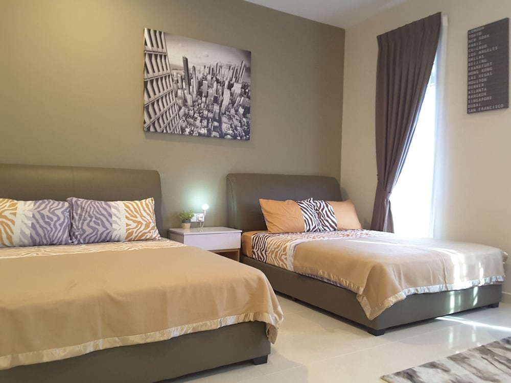 House, 4 Bedrooms photo 2