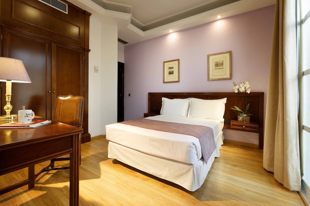 Double or Twin Room - Photo 9