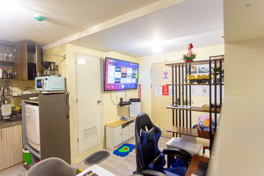 Royal Apartment, 2 Bedrooms, Accessible, City View photo 3