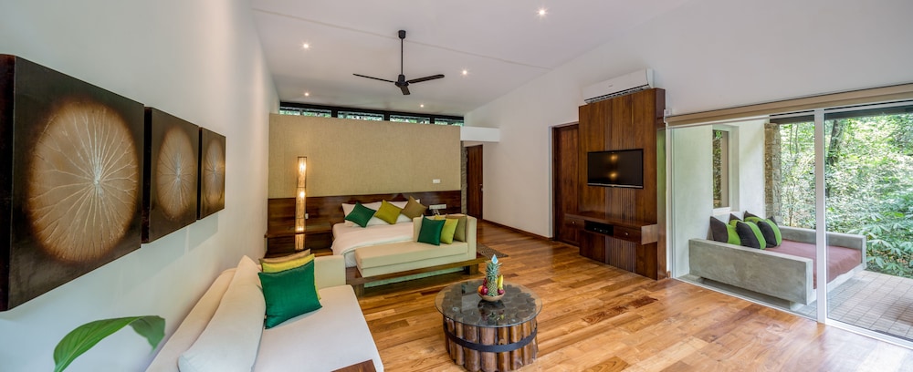 Luxury Double Room, 1 Bedroom, Hot Tub, River View
