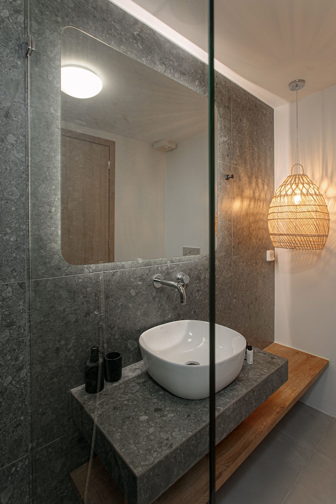 Deluxe Suite, Private Pool, Seafront photo 2