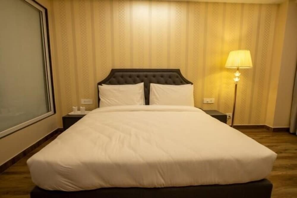 Deluxe Room - Photo 2