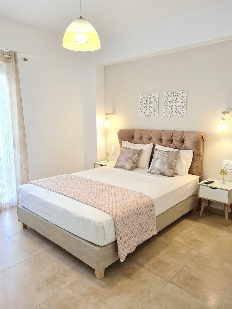 Luxury Apartment, 1 Bedroom, Terrace, Sea Facing (Dahlia)
