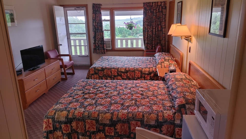 Panoramic Room, 2 Double Beds, Non Smoking, Partial Sea View photo 1