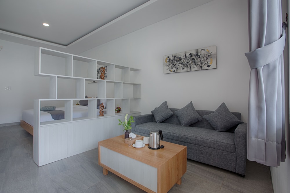 Deluxe Ground Floor - Photo 9