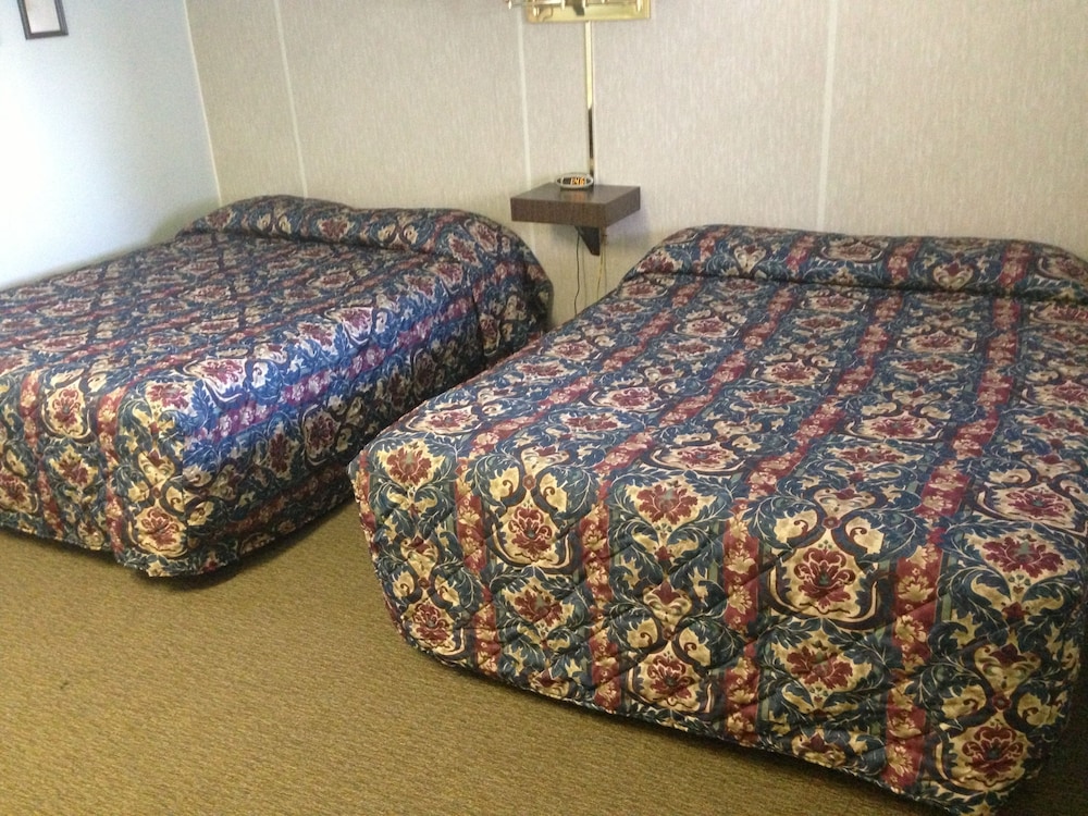 Standard Double Room, 2 Queen Beds photo 2
