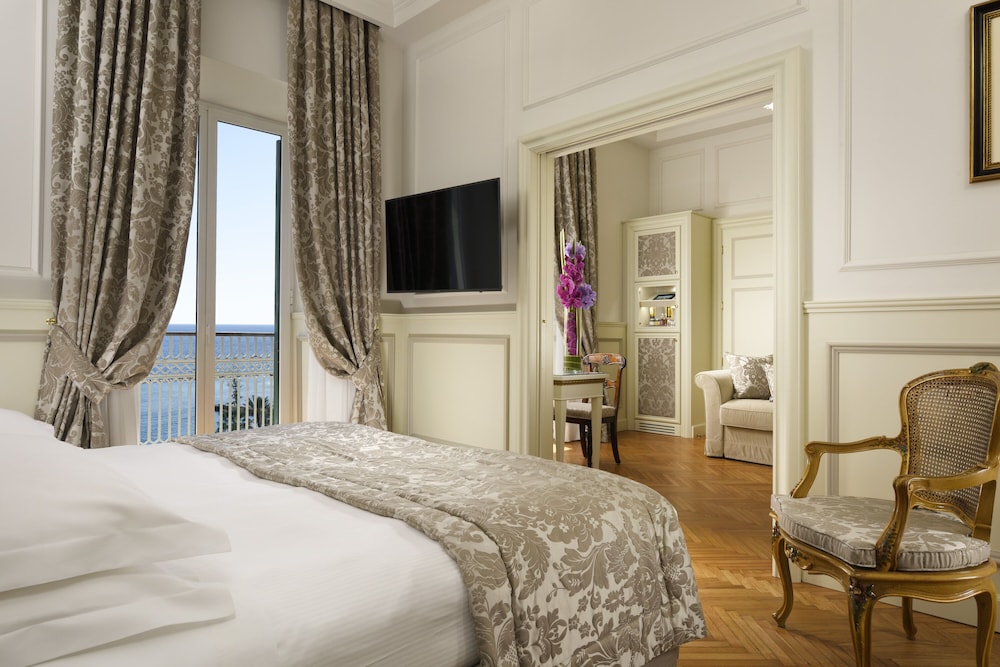 Exclusive Suite, Balcony, Sea View (Queen) - Photo 2
