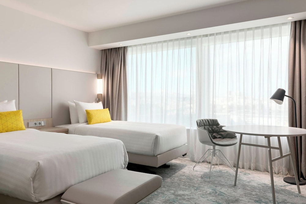 Twin Room with Sacre Coeur View photo 1
