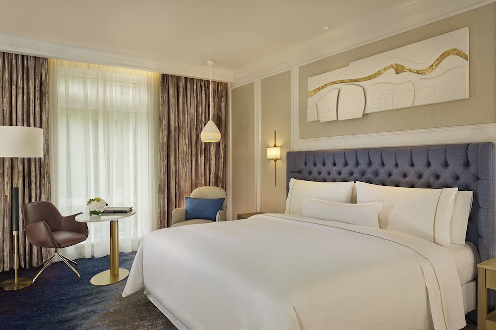 Superior Room, 1 King Bed, City View