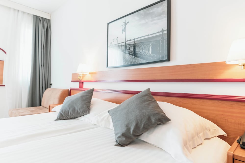 Superior Double Room, Balcony, Sea Facing - Photo 8